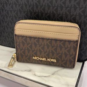 Michael Kors Jet Set Travel Medium Zip Around Card Case Bisque